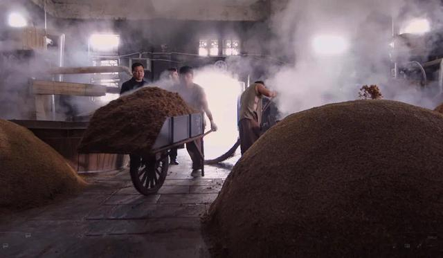 古井酒文化博物馆里，明清窖池遗址仍在使用。 企业供图