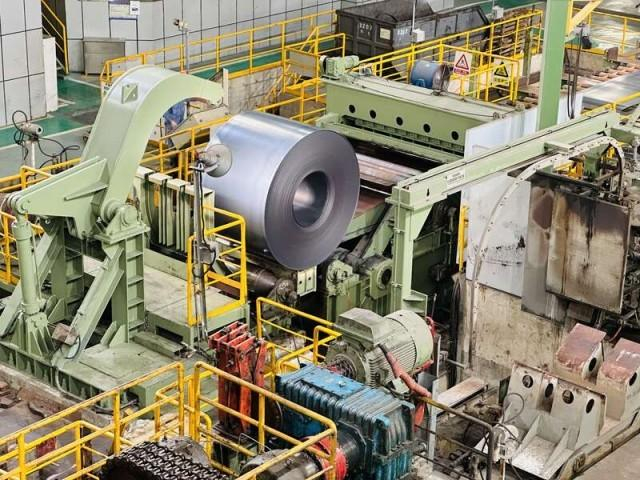 钢材被快速降温后，钢铁成卷，等待出厂。中青报·中青网记者 林洁/摄