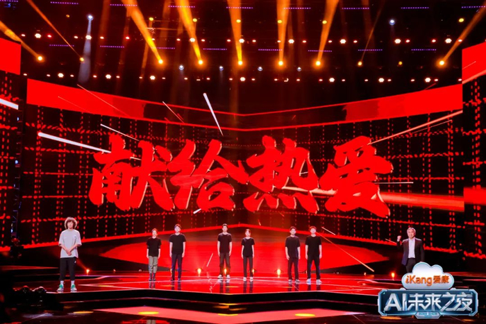 张鸿祺（右1）与张嘉豪（左1）同台表演