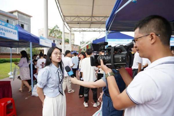 中马钦州产业园区分市场人事专员陈春玲接受记者采访