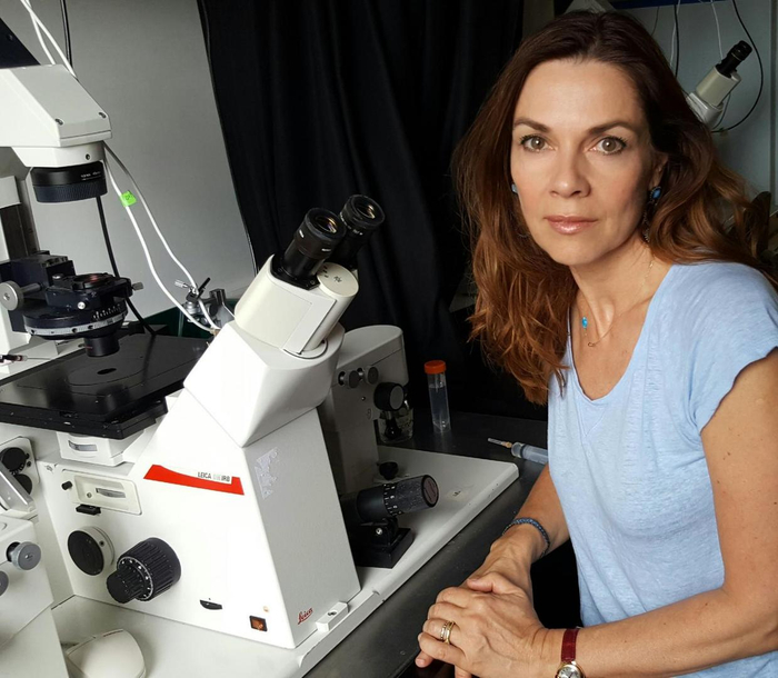 ↑马格达雷娜·泽尼克-格茨教授