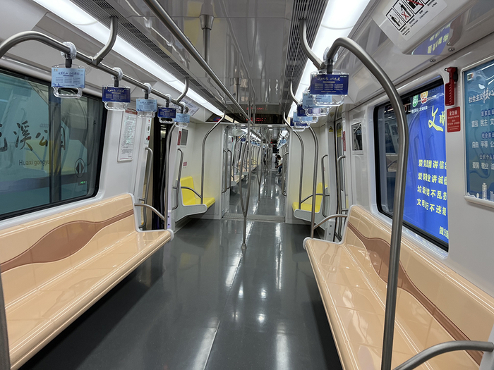 苏州地铁11号线车内部