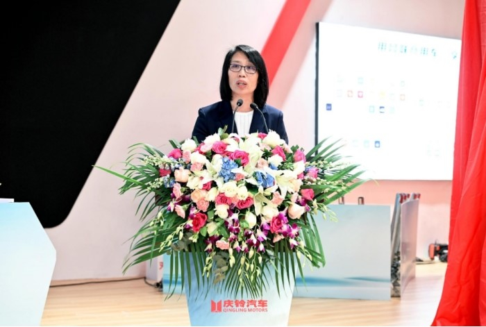 重庆市九龙坡区副区长廖英致辞。庆铃汽车供图 华龙网发