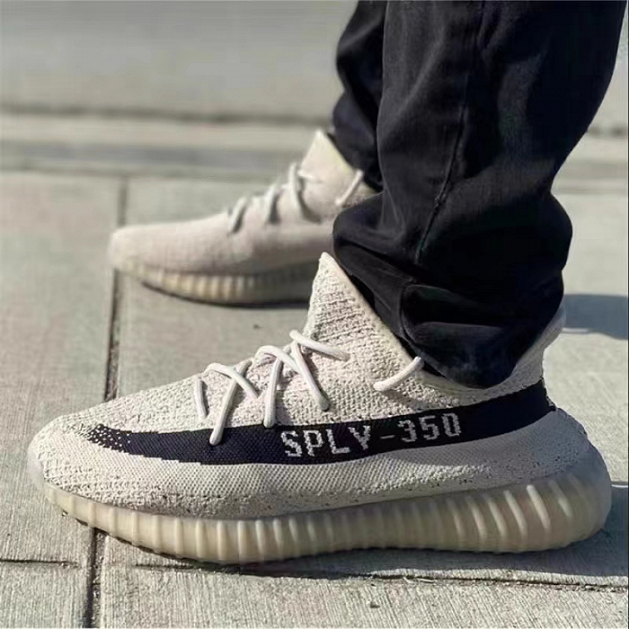 阿迪达斯YEEZY Boost 350。图源：淘宝