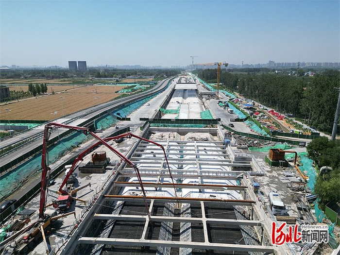 6月15日，复兴大街市政化改造项目迎旭门隧道主体结构施工基本完成。河北日报通讯员秦语润摄