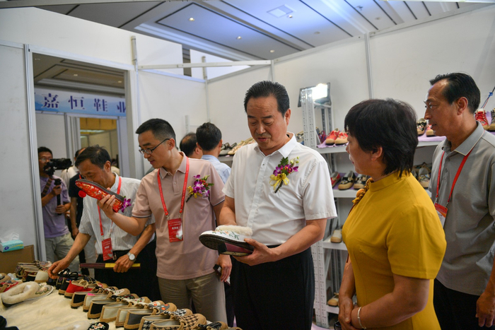 第十一届中国布鞋之都•偃师2023秋冬产销对接会现场