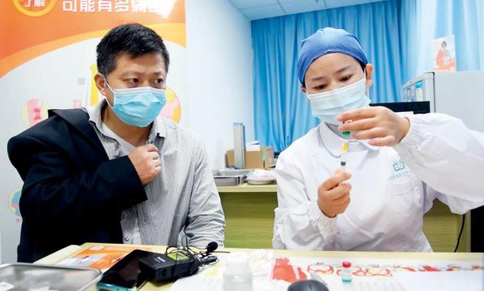 图/视觉中国接种带状疱疹疫苗。