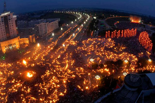 凉山彝族火把节。郭建良/摄