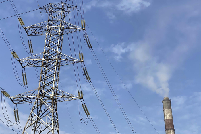 ↑越南河内一处发电站。图据视觉中国