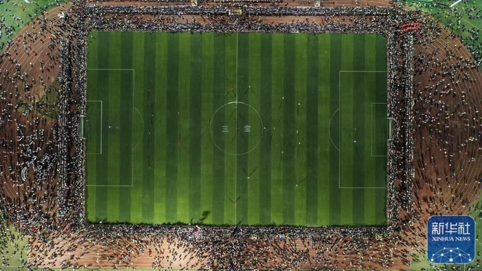 6月10日拍摄的贵州“村超”足球比赛现场（无人机照片）。新华社记者 杨文斌 摄
