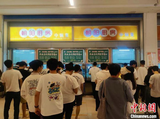 毕业生专用就餐窗口。电子科大供图