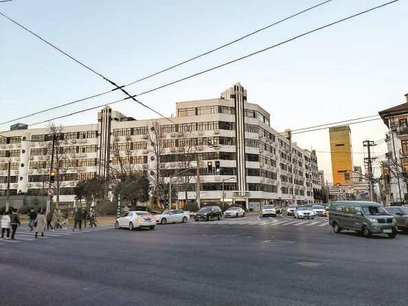             原恩派亚公寓（今淮海大楼）读史老张摄          