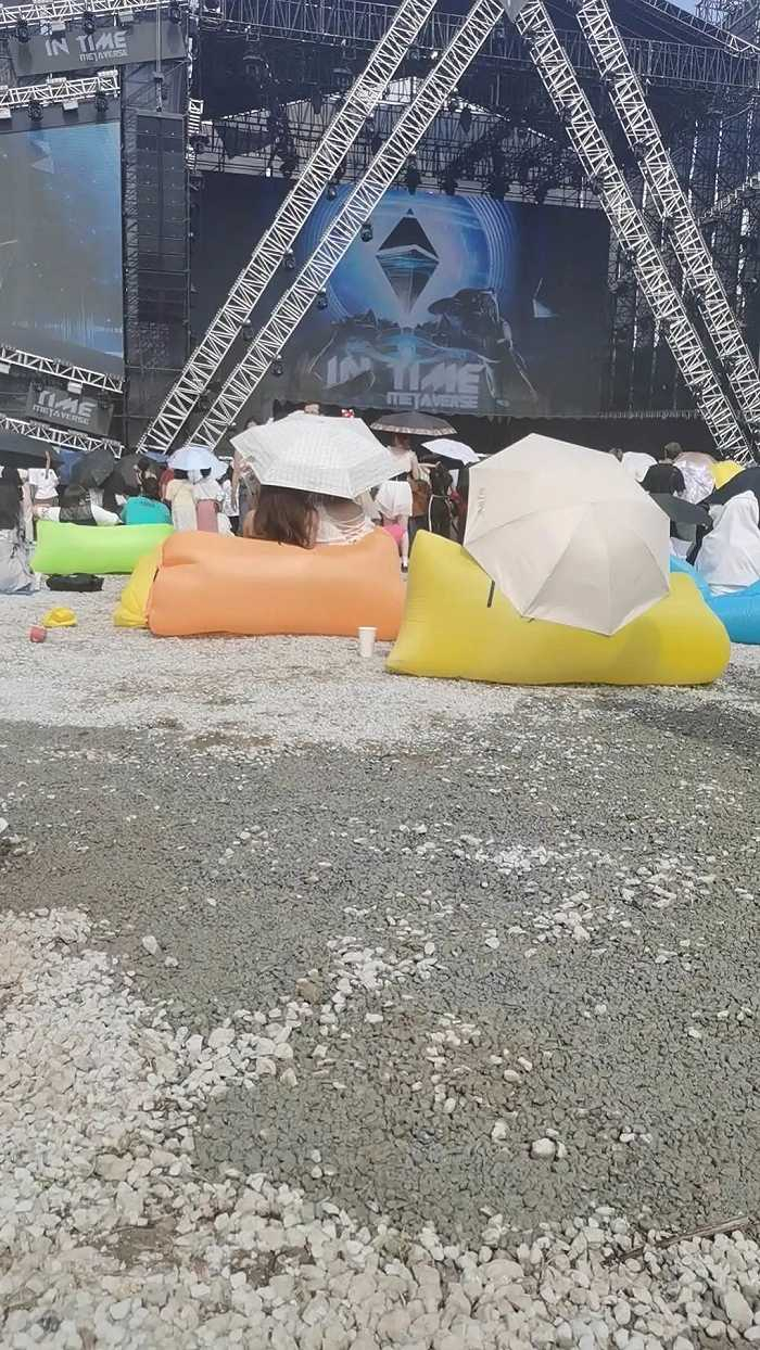 石子儿蹦迪现场，“太痛了真的太痛了”。图 / 受访者供图