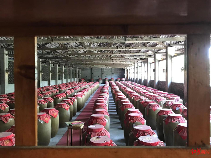 ↑某酒业陈年白酒存放库