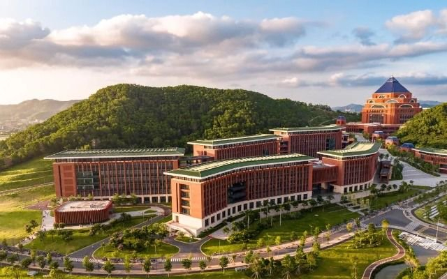 中山大学深圳校区西教学楼。学校供图