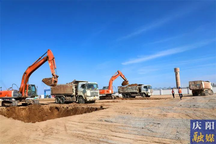 　　▲中能建甘肃庆阳“东数西算”源网荷储一体化智慧零碳大数据中心园区示范项目现场。