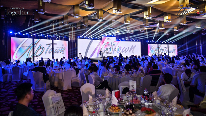 王府井集团召开2023王府井奥莱UP TOWN项目推介会。（图片由企业提供）