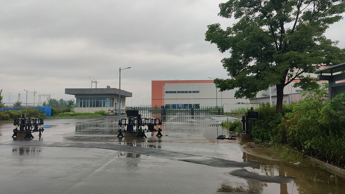 （拜腾工厂南门，图源：时代周报记者摄）