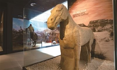 展陈文物大夏石马（复仿）