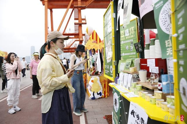 今年5月徐汇滨江的咖啡市集“西岸国际咖啡生活节”（摄影：李茂君）