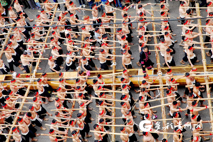 98.8米长的木龙舟