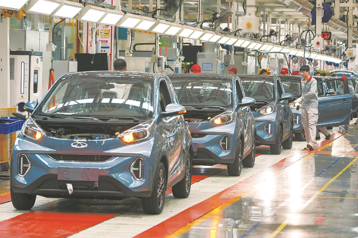 近日拍摄的芜湖奇瑞新能源汽车股份有限公司生产线。本报记者 范柏文 摄