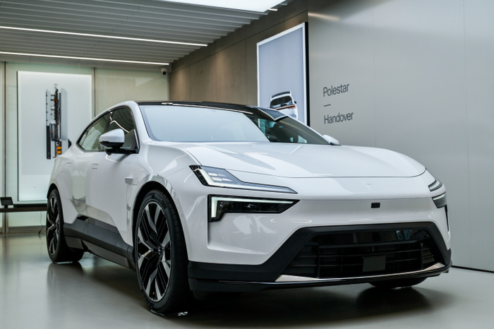 定位为纯电高性能轿跑SUV的极星4在今年上海车展上进行了全球首发 图源：极星汽车