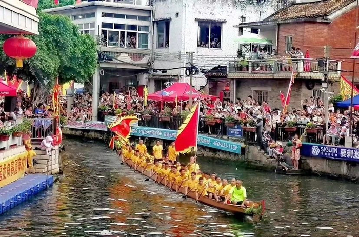 ▲端午假期，广州珠江流域的大小河道“赛龙舟”民俗活动锣鼓喧天。（受访者供图）