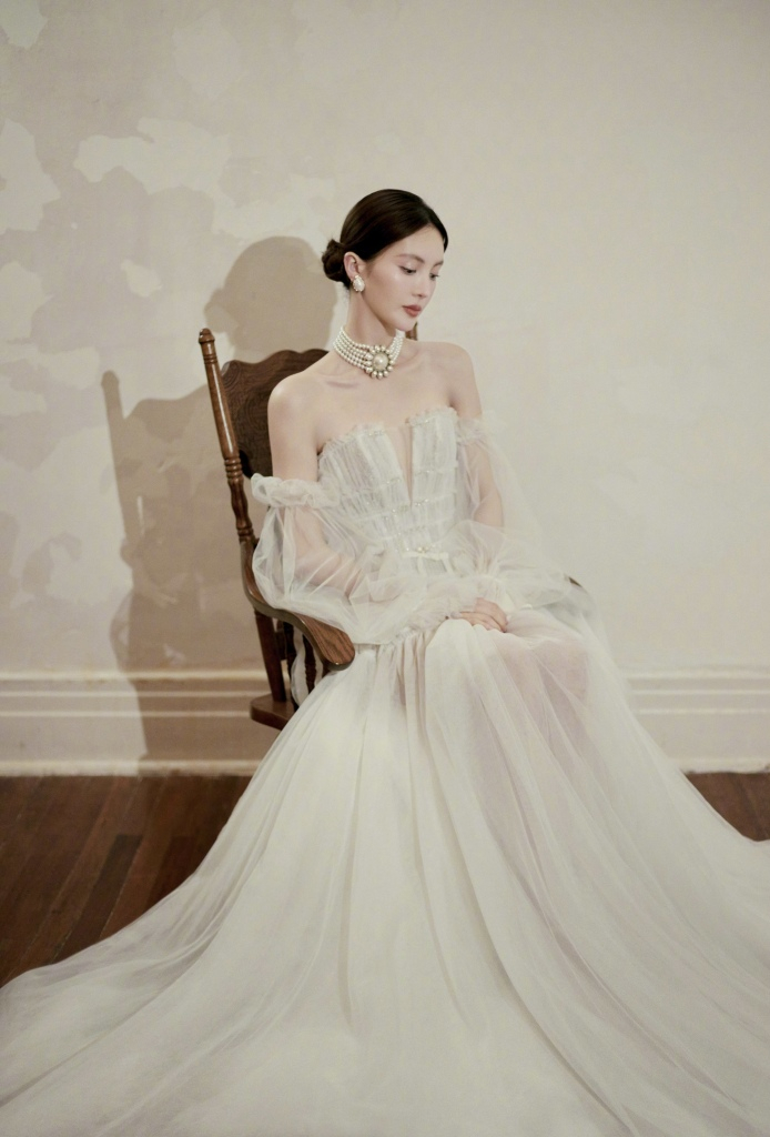 金晨这套宫廷风婚纱裙又仙又贵气满满高级感