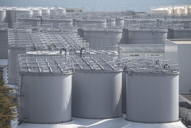 当地时间2022年3月5日，日本福岛第一核电站的核污染水储存罐。图/视觉中国