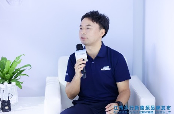 图：江铃汽车副总裁、江铃乐行新能源CEO吴晓军在回答记者提问