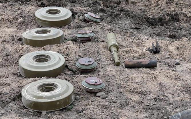 俄罗斯《消息报》25日称,面对乌军大反攻,俄军除了利用远程导弹对乌军