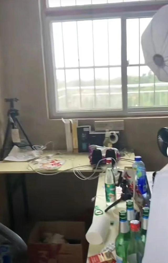 黄中原直播的房间。本文图片来源均为 短视频平台截图