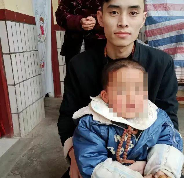 黄中原和儿子。