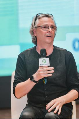 BBC Studios科学部制片人史蒂夫·克雷伯特里。BBC Studios供图