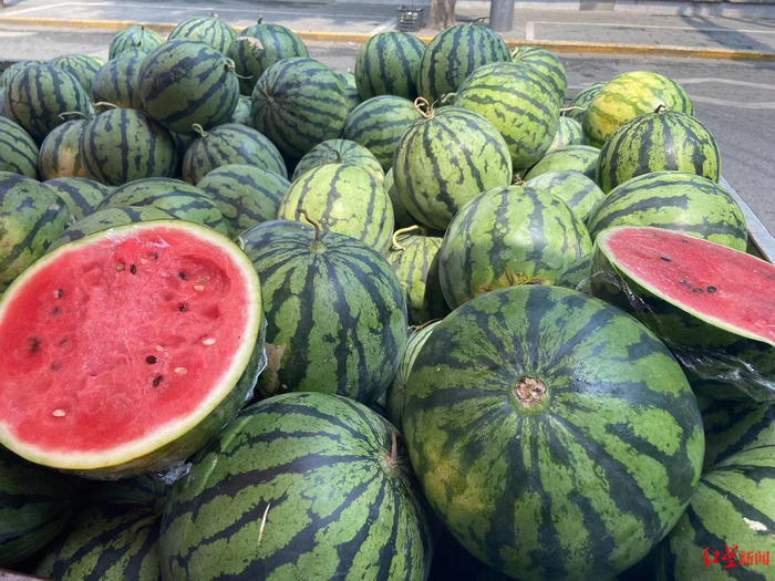 ▲载满西瓜的卡车