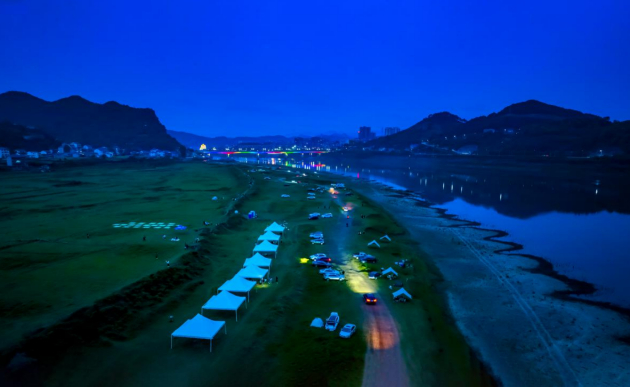 （滨江大草原 胡灵芝摄）