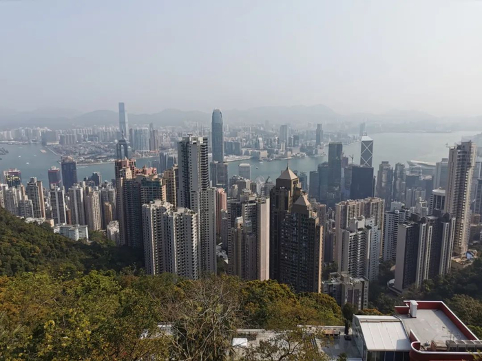 俯瞰香港城市景观（吴典 摄）