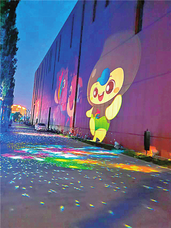 　　令人炫目的灯光秀。