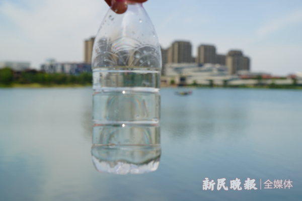 图说：从“上海之鱼”取样的水非常清澈