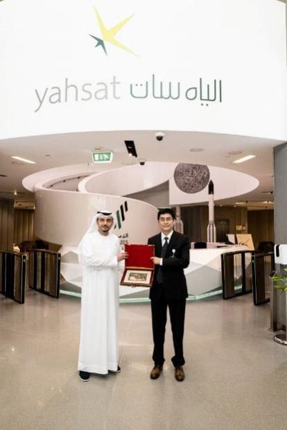Yahsat首席商务官Sulaiman Al Ali先生与中国驻阿联酋大使馆交通运输一等秘书谈俊尧先生