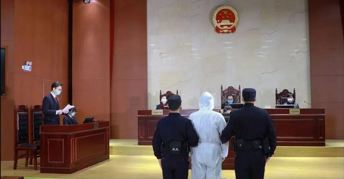 江苏省无锡市滨湖区检察院对黄某洗钱案派员出庭支持公诉