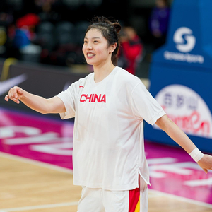 拼！FIBA官博：张茹不是在抢篮板球 就是在抢篮板球的路上_手机新浪网