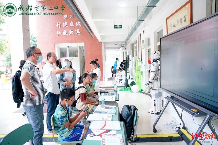 ▲成都市第二中学此前开展的科创活动体验日
