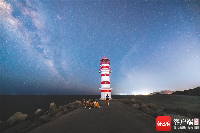 万宁神州半岛灯塔入镜《消失的她》引关注。李永青 摄