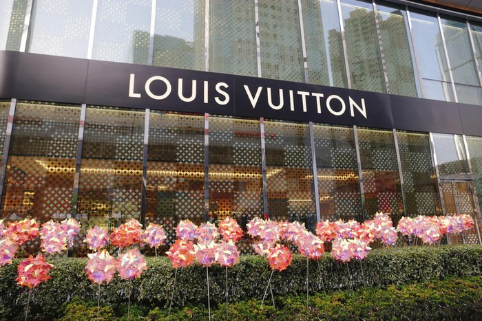 图为LV徐家汇专卖店。（图片由CNSPHOTO提供）