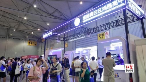 ▲从中考政策解读到学生生涯规划指导！学生、家长收获满满，现场氛围持续火爆