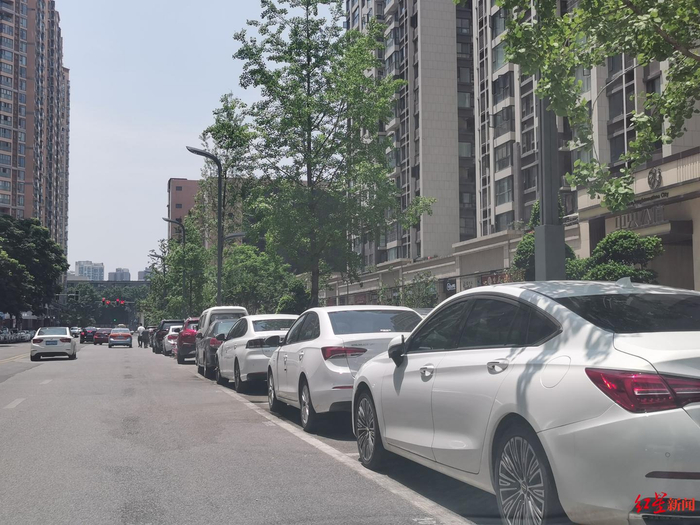 ↑绵阳市城市道路临时停车泊位