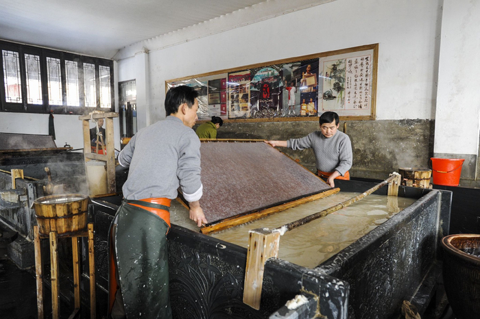 安徽泾县宣纸生产展示馆。 本报记者 刘志良 摄