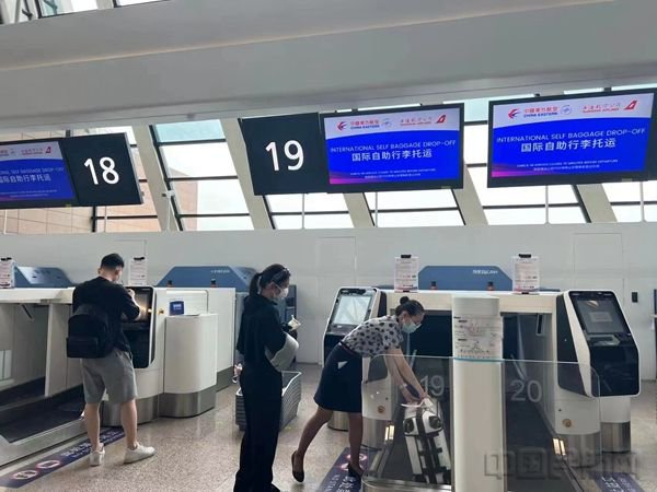 东航在上海两场完善服务设施、方便暑运旅客出行